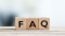 Kubus dengan huruf FAQ